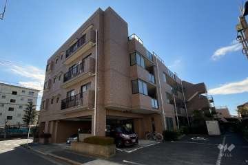 ライオンズマンション北綾瀬第10の外観（南東側から）