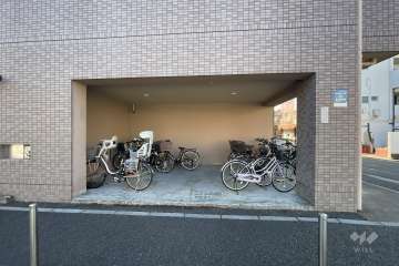 屋内に設けられた駐輪場