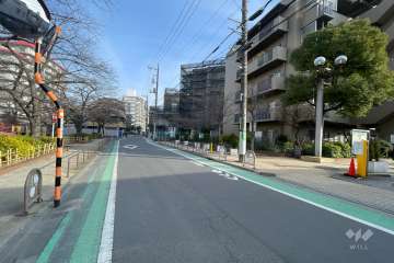 敷地北側に隣接した『梅田亀田公園』