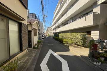 敷地南側の前面道路