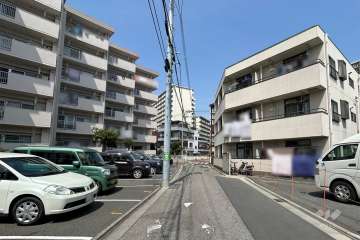 敷地東側の前面道路
