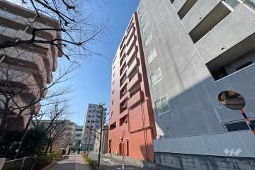 ニシムラ梅島コーポラスの外観（北東側から）