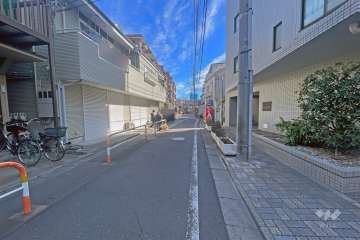 敷地の南側前面道路（東側から）