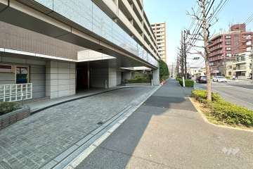 敷地東側の前面道路