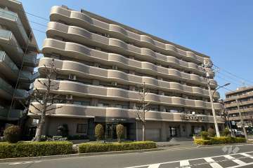 ライオンズガーデン西新井の外観（南東側から）