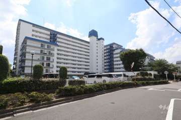 秀和西新井レジデンスの外観(北東側から)