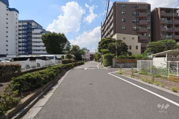 敷地北側の前面道路