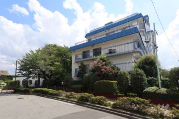秀和西新井レジデンスの外観(北西側から)