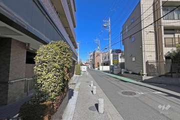 敷地東側前面道路（南側から）