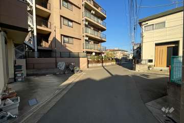 敷地南側の前面道路