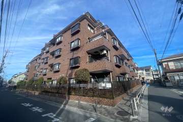 ライオンズマンション西新井本町の外観（南東側から）