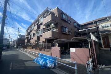 ライオンズマンション西新井本町の外観（北東側から）