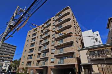 ローヤルシティ梅島の外観（南西側から）