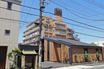 ライオンズマンション梅島の外観（南東側から）