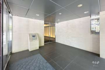 エントランスはオートロック付きです。