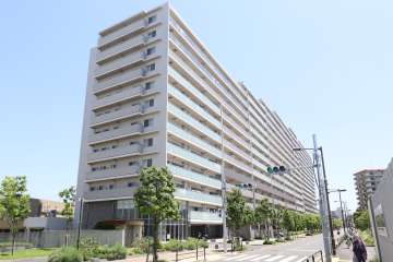 リライズガーデン西新井スカイレジデンスの外観（北西側から）