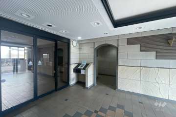 エントランスはオートロック付きです。