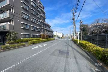 敷地東側の前面道路