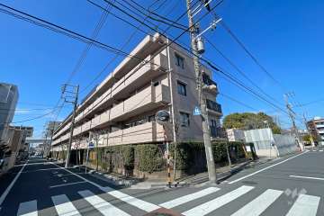 グランベル西新井の外観（南東側から）