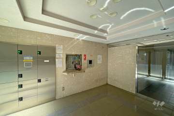 エントランスホール（オートロック、宅配ボックス）
