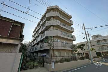 ジャルダン梅島マンションの外観（北東側から）