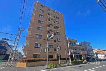 ダイアパレス西新井大師の外観（南東側から）