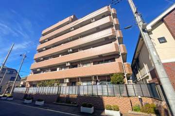 ライオンズガーデン西新井大師壱番館の外観（南東側から）