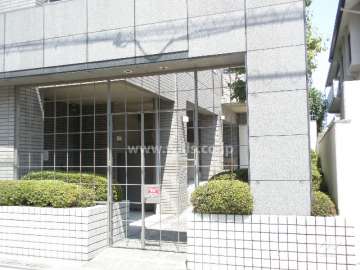 駐輪場入口（扉付き）