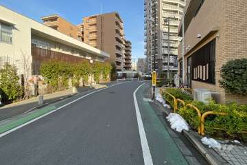 敷地北側の前面道路