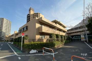 ライオンズステーションプラザ梅島の外観（北西側から）