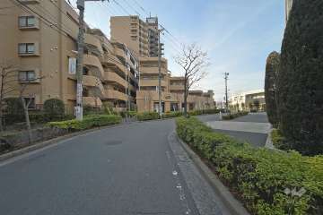 敷地北東側の前面道路