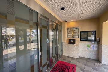 エントランスはオートロック付きです。