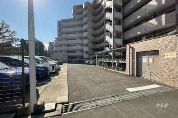 敷地内駐車場（屋外平面式）