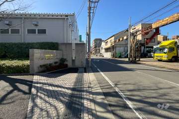 敷地北側の前面道路