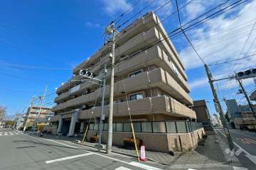 ライオンズマンション西新井高道公園の外観（南西側から）
