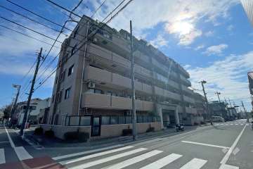 ライオンズマンション西新井高道公園の外観（北西側から）