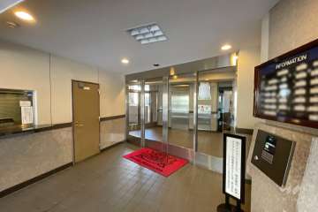 エントランスはオートロック付きです。