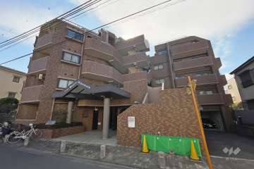 ライオンズマンション西新井大師の外観（北側から）