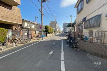 敷地南側の前面道路