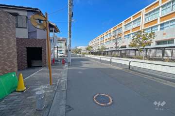 敷地北側の前面道路