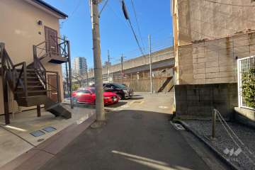敷地南側の前面道路