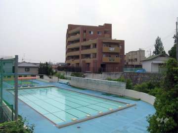 敷地の東側は『石橋中学校』です。