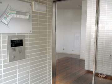 エントランスはオートロック付きです。