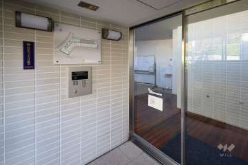 エントランスはオートロック付きです。