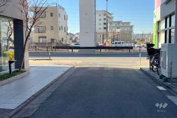 敷地北側の前面道路（東側から）