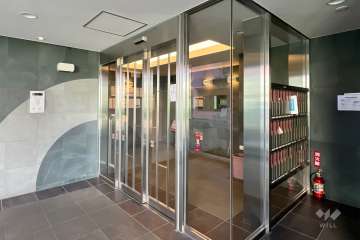 エントランスはオートロック付きです。