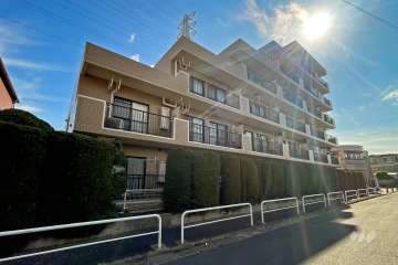 グローリア初穂綾瀬の外観（北西側から）