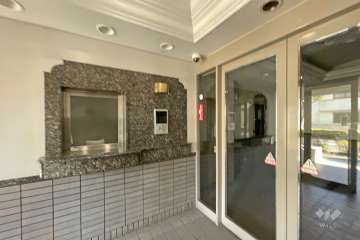 エントランスはオートロック付きです。