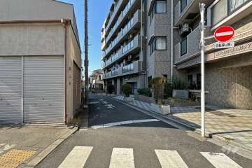 敷地南東側前面道路（東側から）