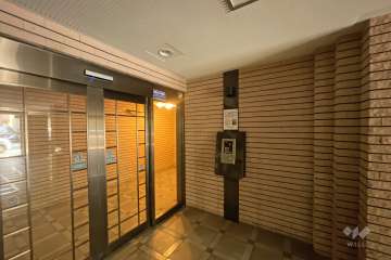 エントランスはオートロック付きです。